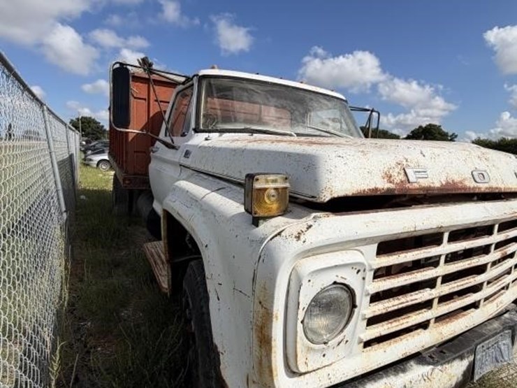 ford-f700-image-15