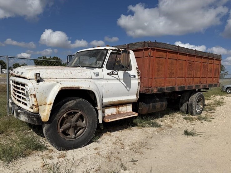 ford-f700-image-2