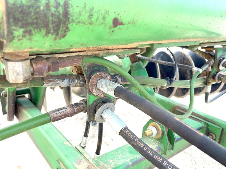 john-deere-235-image-34