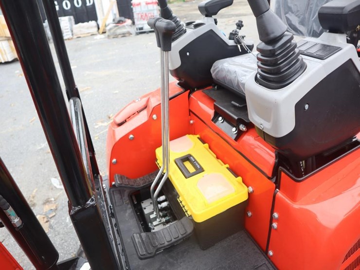 tpm-18hh-mini-excavator-image-8