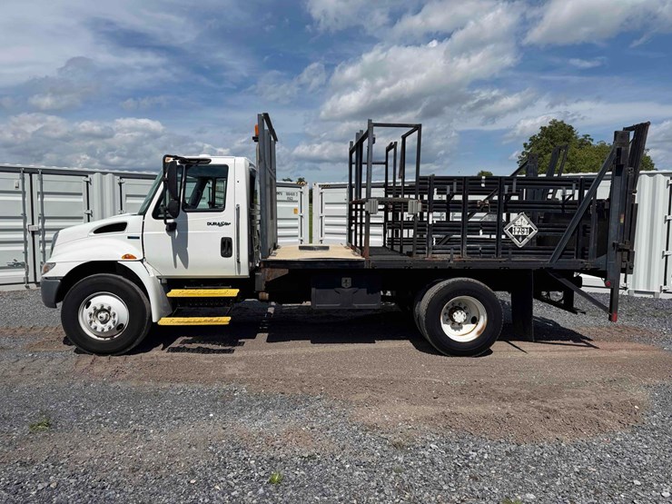 2011-international-4300m7-flat-bed-image-2