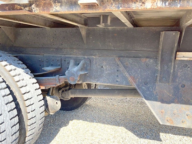 2002-chevrolet-c7500-single-axle-grain-truck-image-22