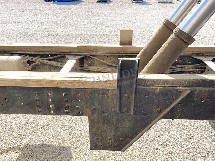 2002-chevrolet-c7500-single-axle-grain-truck-image-64