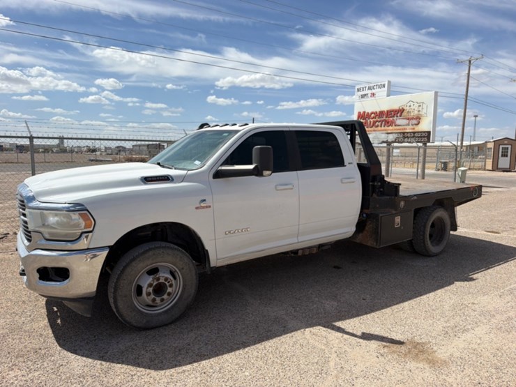 2021-dodge-ram-3500-image-1