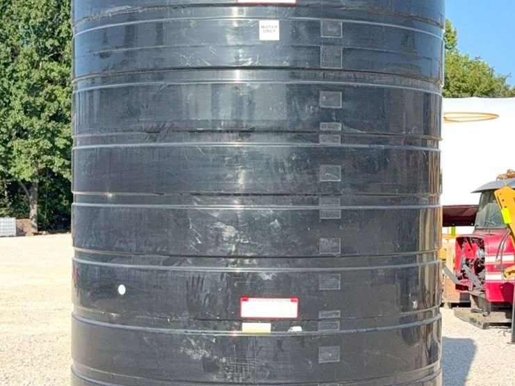 3,000-gallon-upright-poly-tank-image-2