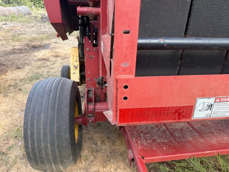 new-holland-br740a-image-17