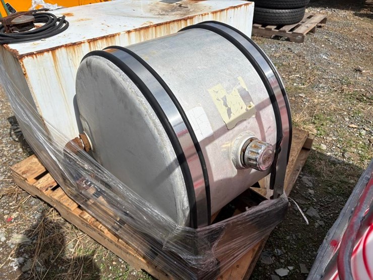 hydraulic-fluid-tank-image-1