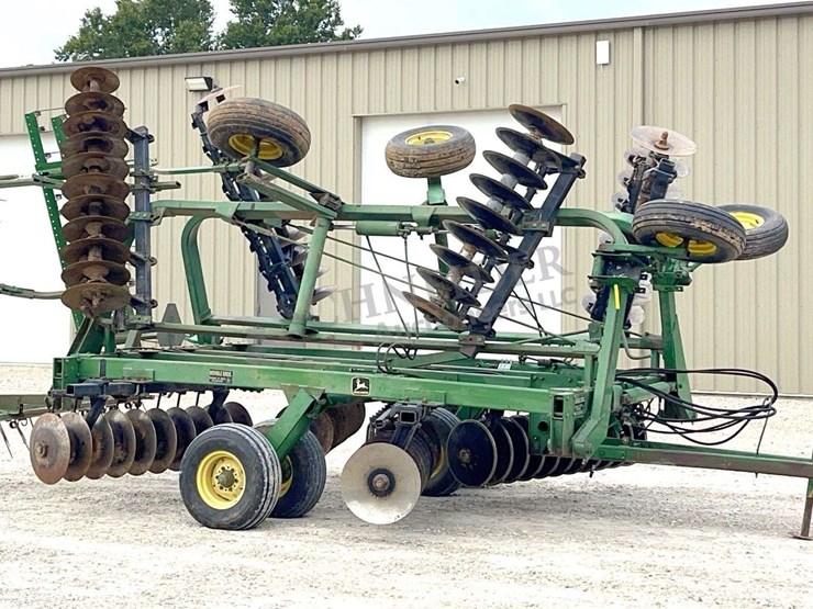 john-deere-235-image-1