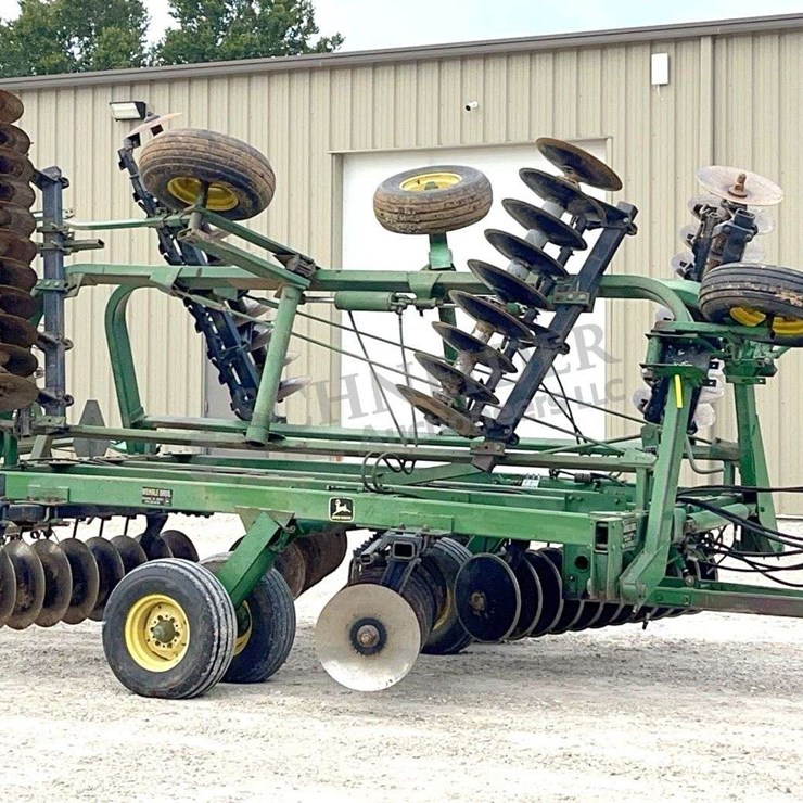JOHN DEERE 235