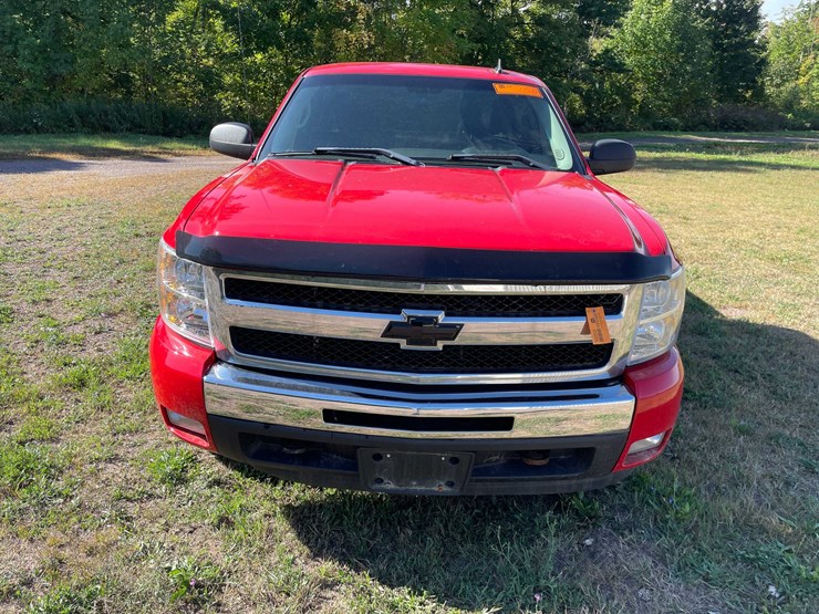 2010-chevrolet-1500-image-2