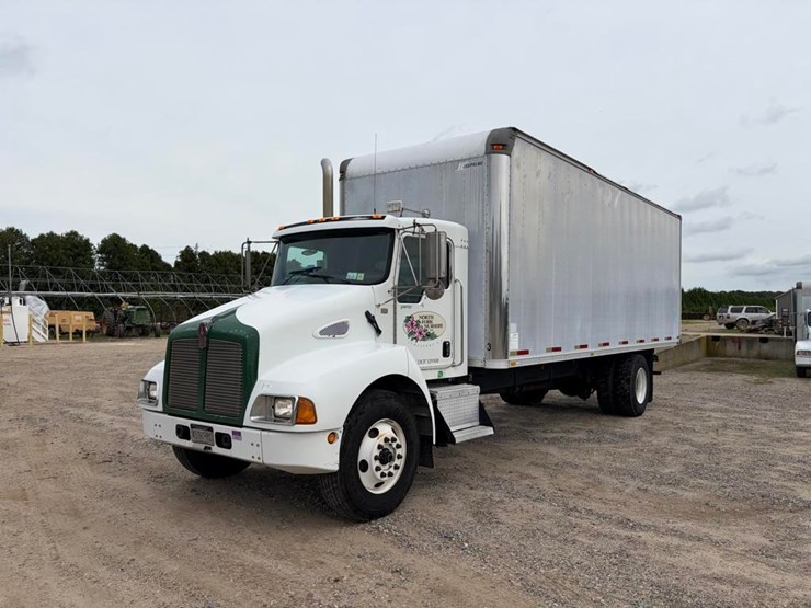 2003-kenworth-t300-image-9