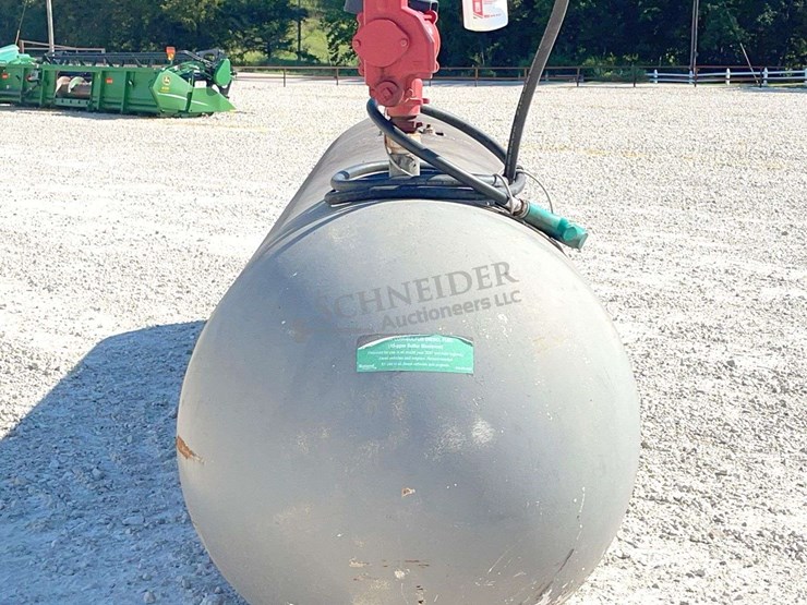 1,000-gallon-steel-fuel-tank-w/-fill-rite-pump-image-2