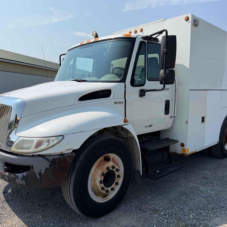 2010 INTERNATIONAL 4300