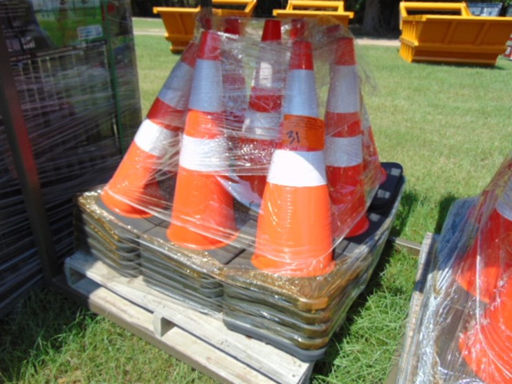 (50)-highway-safety-cones-image-1