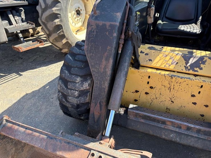 new-holland-lx885-image-7