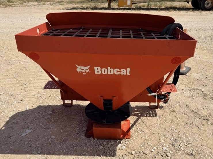l3---bobcat-hydraulic-seed-spreader-hs8-image-1