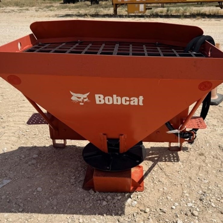 L3 - Bobcat Hydraulic Seed Spreader HS8