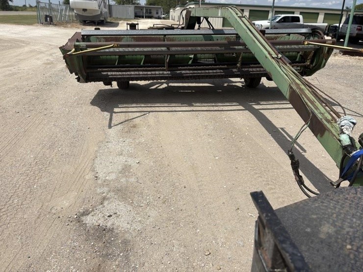john-deere-300-image-2