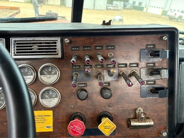 1988-peterbilt-379-image-13