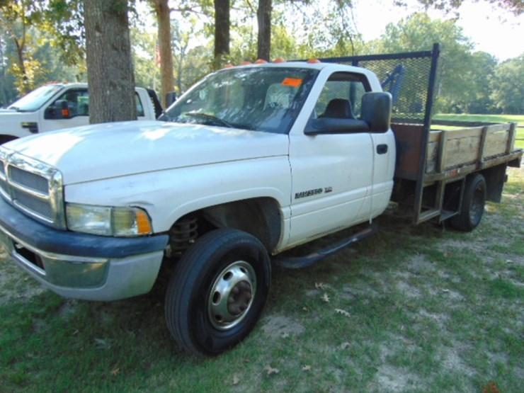 2002-dodge-ram-3500-image-1