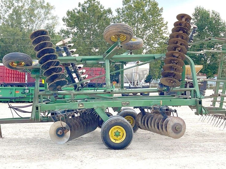 john-deere-235-image-4