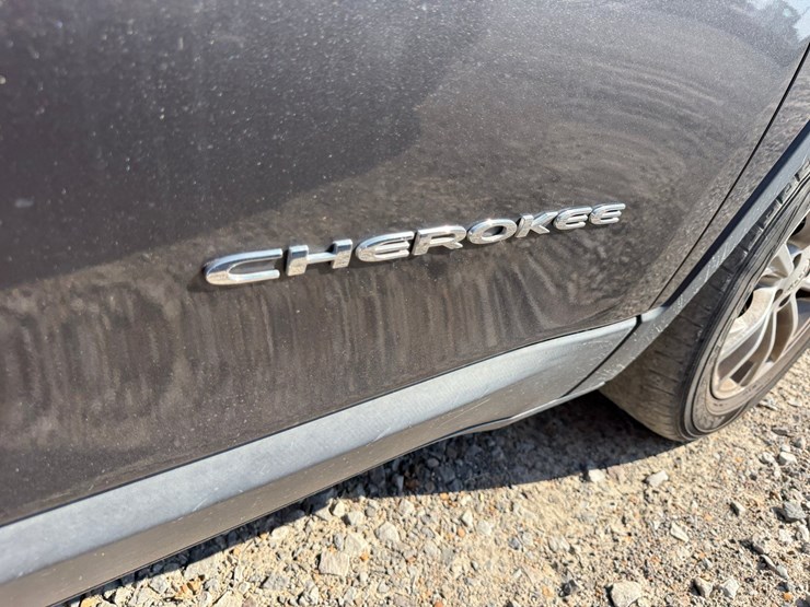 2019-jeep-cherokee-image-18