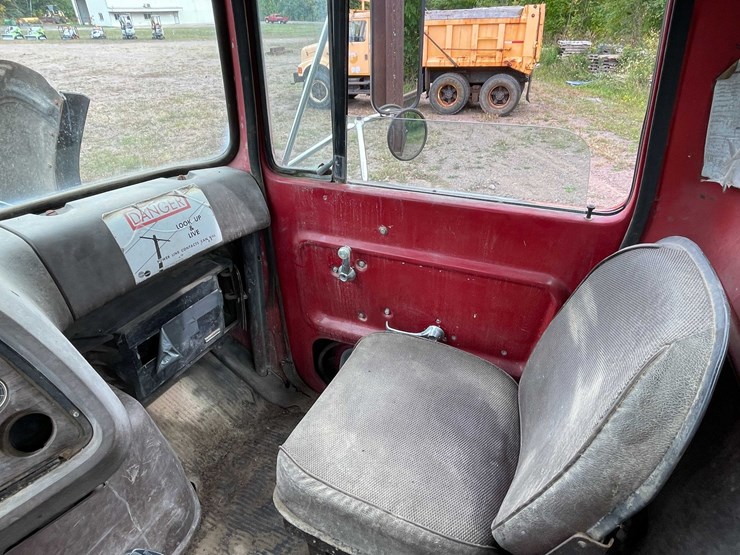 #5049-•-1980-ford-t/a-flatbed-dump-truck-(has-mi-title)-image-106