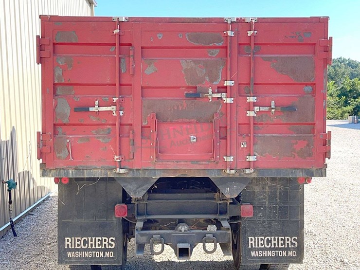 2002-chevrolet-c7500-single-axle-grain-truck-image-9