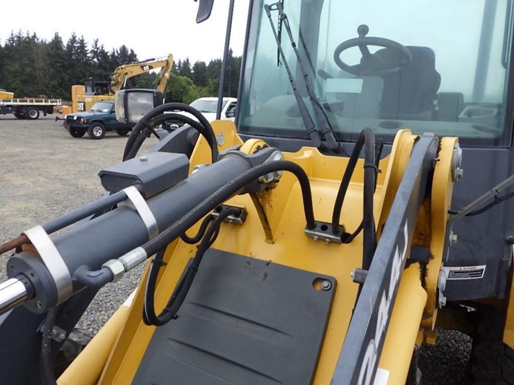 2014-deere-244j-image-11
