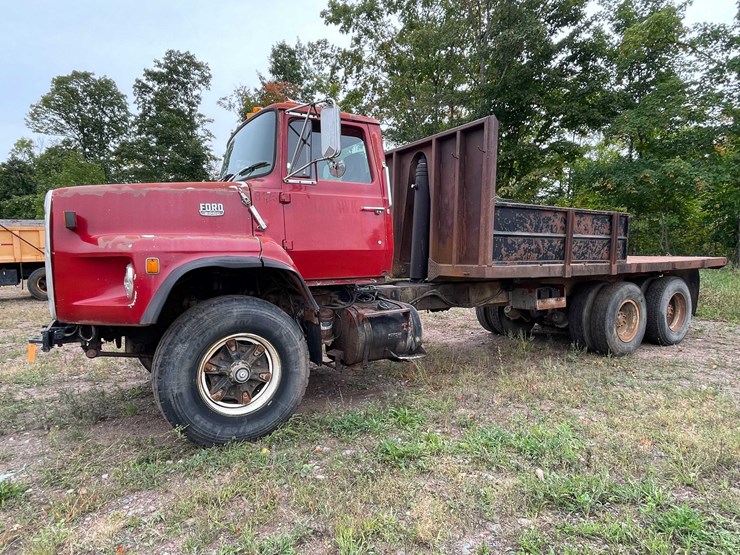 #5049-•-1980-ford-t/a-flatbed-dump-truck-(has-mi-title)-image-9