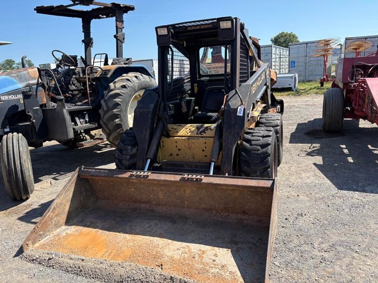 new-holland-lx885-image-2