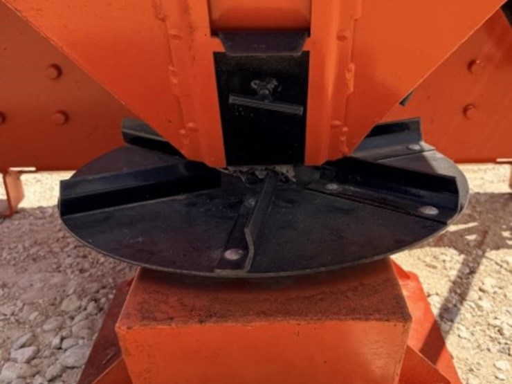 l3---bobcat-hydraulic-seed-spreader-hs8-image-2