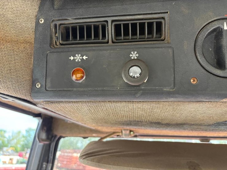 case-ih-685-image-26