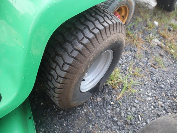 john-deere-sabre-riding-mower-image-11