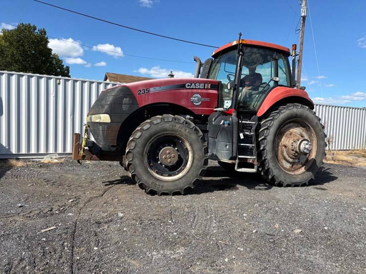 case-ih-magnum-235-image-3