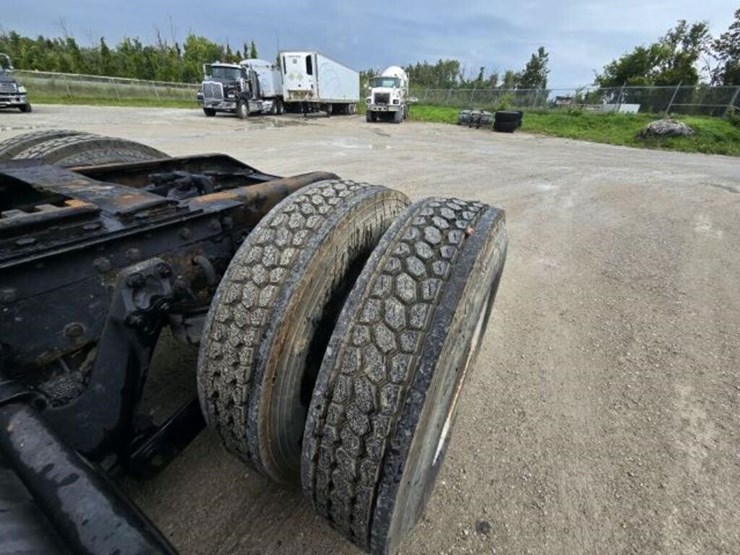 2016-kenworth-t680-image-37