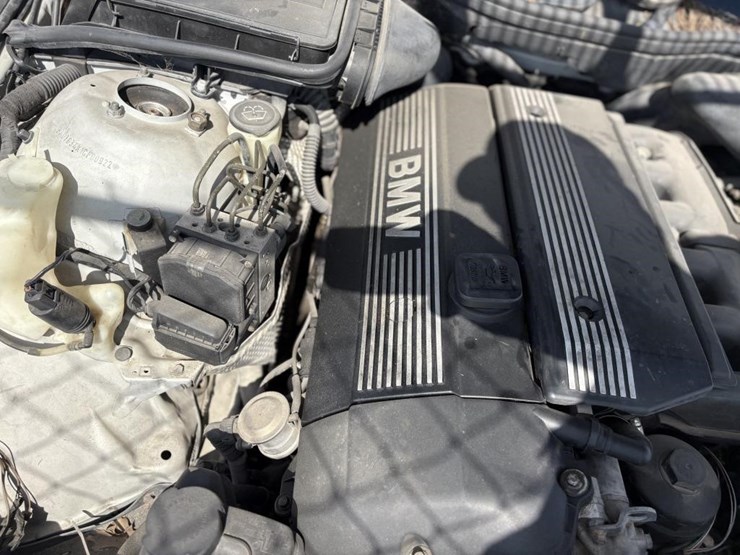 l1---2001-bmw-530i-image-8
