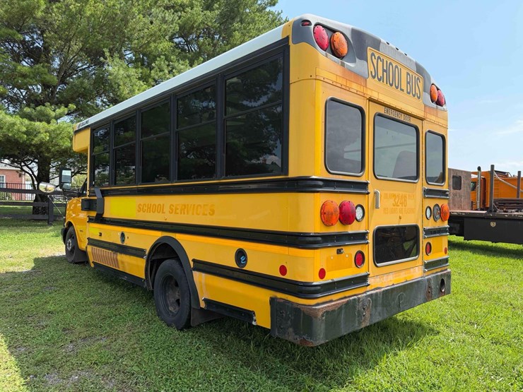 2012-chevrolet-20-passenger-school-bus-image-10