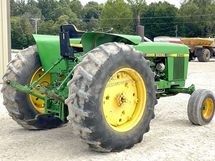 john-deere-2840-image-5