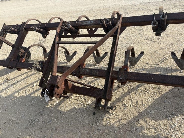l2---14'-3pt-chisel-plow-image-4