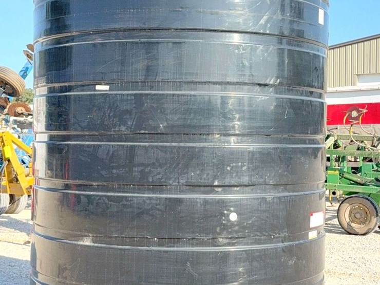 3,000-gallon-upright-poly-tank-image-3