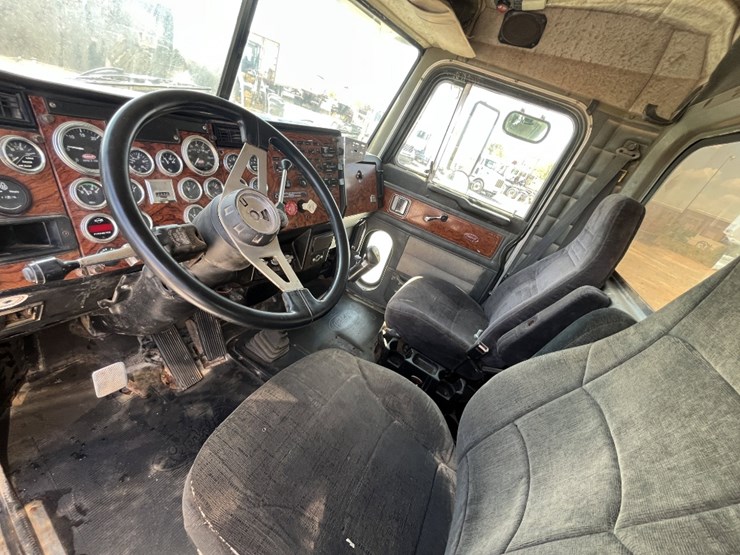 1998-peterbilt-379-image-15
