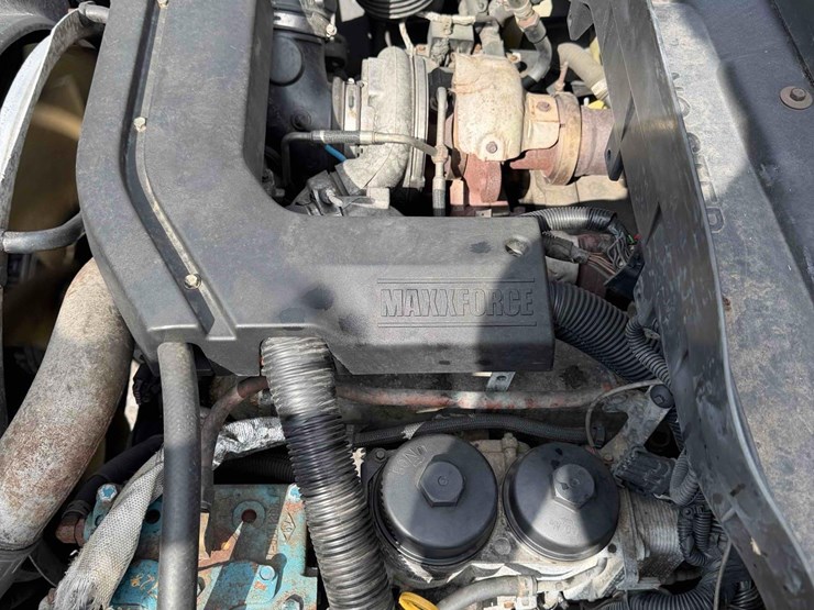 2013-international-4300m7-chipper-truck-image-16