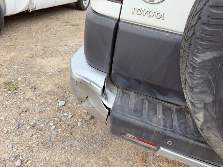 2011-toyota-fj-cruiser-image-11