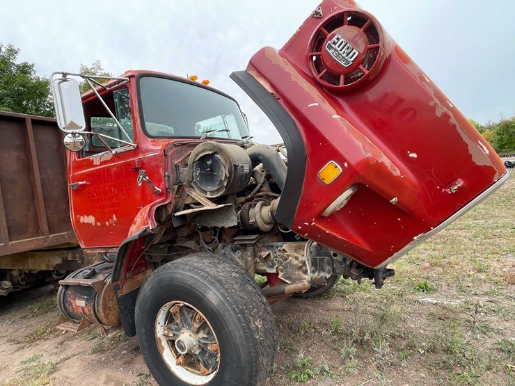 #5049-•-1980-ford-t/a-flatbed-dump-truck-(has-mi-title)-image-41