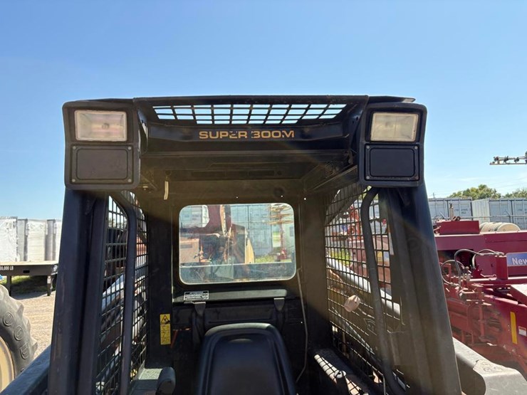 new-holland-lx885-image-11