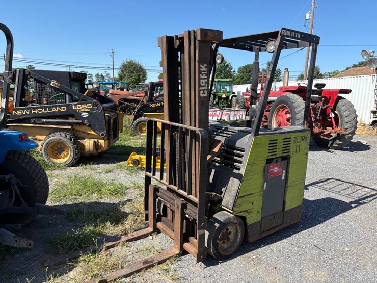 clark-esm1115-forklift-image-2