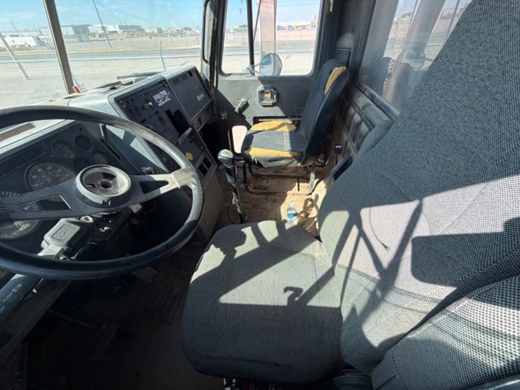 1994-mack-ch613-image-11