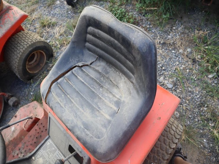 allis-chalmers-808gt-lawn-&-garden-tractor-image-19