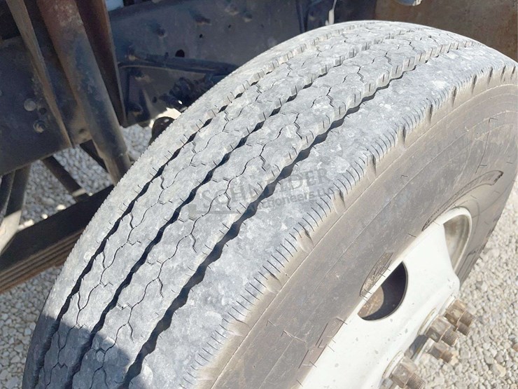 2002-chevrolet-c7500-single-axle-grain-truck-image-16